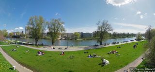 Frühlingsanfang an Donau in Ulm